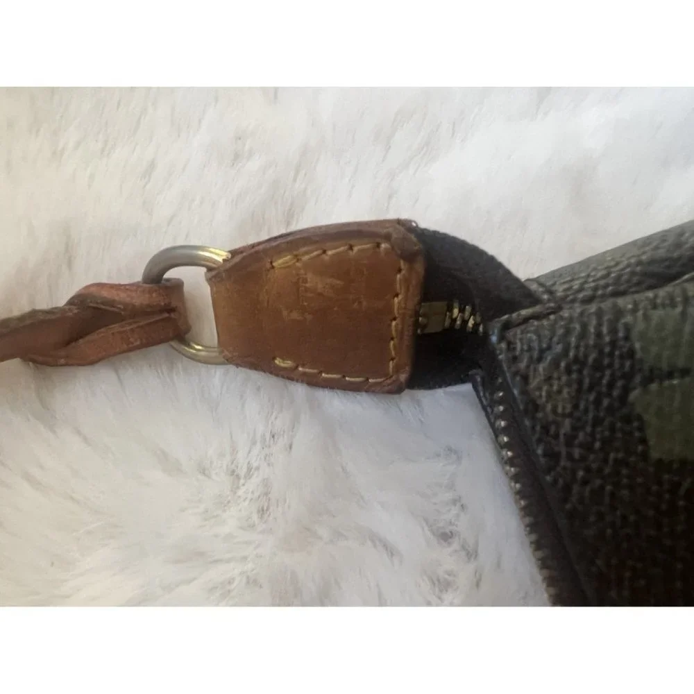 Louis Vuitton Pochette - Picture 7 of 8